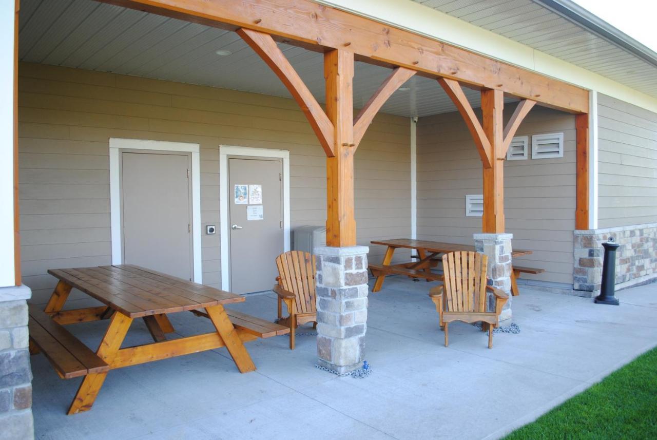 Days Inn & Suites By Wyndham Lindsay Exterior foto